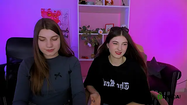 Snapshot of pure_radiance1 chatting on September 22, 2025, 1:17 pm pure radiance1 online show from September 22, 2025, 1:17 pm