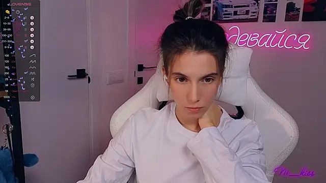  ni kiss online show from October 1, 2025, 5:39 pm