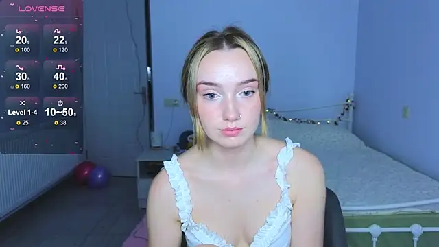 Snapshot of Wild_Sophie_ chatting on December 4, 2025, 2:16 pm Wild Sophie online show from December 4, 2025, 2:16 pm