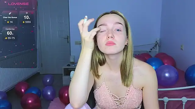 Snapshot of Wild_Sophie_ chatting on November 26, 2025, 6:41 pm Wild Sophie online show from November 26, 2025, 6:41 pm