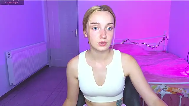 Snapshot of Wild_Sophie_ chatting on September 23, 2025, 6:37 pm Wild Sophie online show from September 23, 2025, 6:37 pm