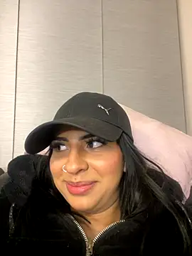 Hilary pinkk online show from December 5, 2025, 3:16 am