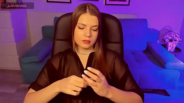 BellaSweetHeart online show from December 18, 2025, 3:49 pm