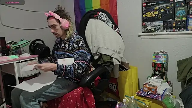 tallnerdyguy online show from April 19, 2026, 12:55 am