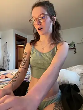 dreamteemergirl online show from November 23, 2025, 7:13 pm