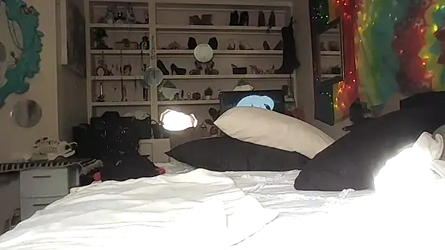 ivylee31 online show from November 17, 2025, 7:51 pm