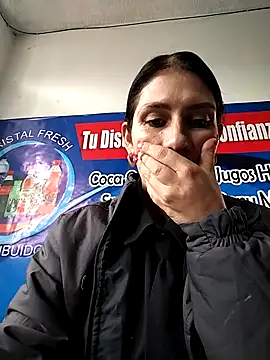 Snapshot of Alysson-- chatting on September 12, 2025, 2:17 pm Alysson-- online show from September 12, 2025, 2:17 pm