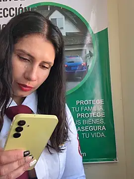 Snapshot of Alysson-- chatting on February 5, 2026, 1:29 pm Alysson-- online show from February 5, 2026, 1:29 pm