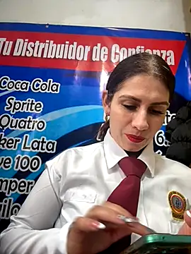 Snapshot of Alysson-- chatting on November 6, 2025, 2:32 pm Alysson-- online show from November 6, 2025, 2:32 pm