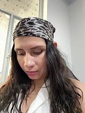 Snapshot of Alysson-- chatting on February 9, 2026, 2:15 pm Alysson-- online show from February 9, 2026, 2:15 pm