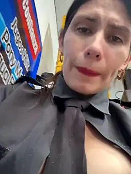 Snapshot of Alysson-- chatting on November 10, 2025, 4:23 pm Alysson-- online show from November 10, 2025, 4:23 pm