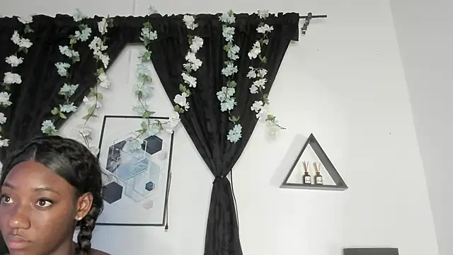 Khenta Michells online show from April 13, 2026, 10:30 am