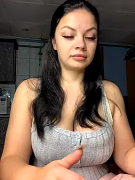 Snapshot of Sweeeeet_Candy chatting on November 6, 2025, 3:43 am Sweeeeet Candy online show from November 6, 2025, 3:43 am