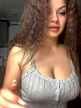 Snapshot of Sweeeeet_Candy chatting on October 13, 2025, 1:40 am Sweeeeet Candy online show from October 13, 2025, 1:40 am