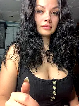 Snapshot of Sweeeeet_Candy chatting on November 16, 2025, 3:33 am Sweeeeet Candy online show from November 16, 2025, 3:33 am