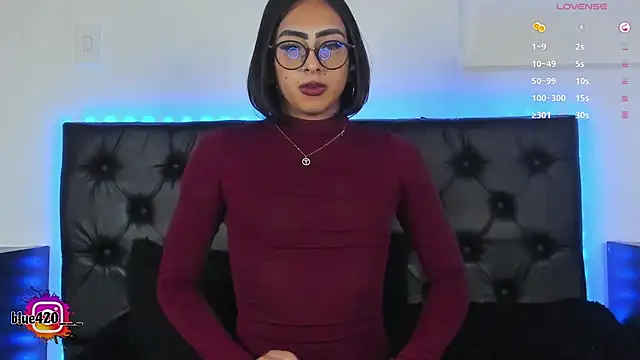 Snapshot of Skyler__blue4 chatting on January 26, 2025, 9:40 am Skyler blue4 online show from January 26, 2025, 9:40 am