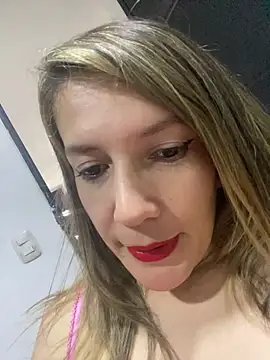 gwen ashly online show from April 18, 2026, 9:59 pm