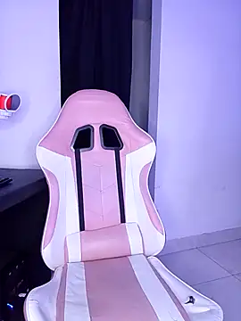 Snapshot of gwen_ashly chatting on October 22, 2025, 7:35 pm gwen ashly online show from October 22, 2025, 7:35 pm