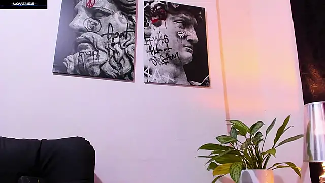 CruzVega online show from November 29, 2025, 11:05 pm