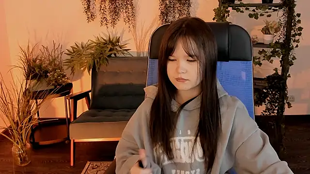 Elainebeness online show from February 10, 2026, 7:35 pm