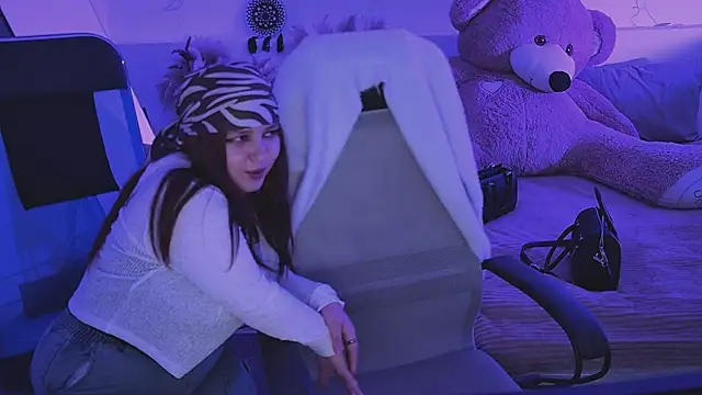 Elainebeness online show from April 17, 2026, 9:17 pm