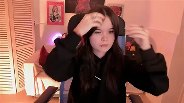 Elainebeness online show from November 6, 2025, 7:29 pm