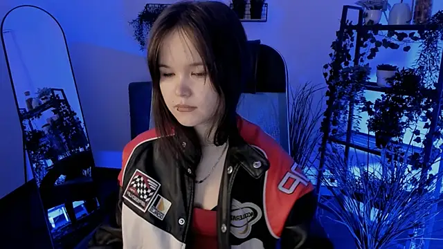 Elainebeness online show from April 18, 2026, 10:32 pm