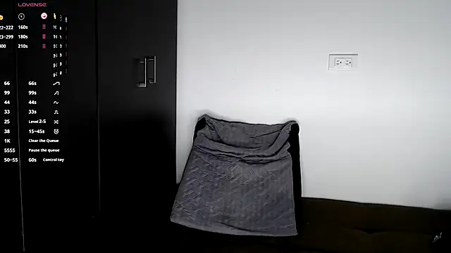 gigilovedback online show from November 23, 2025, 3:22 pm