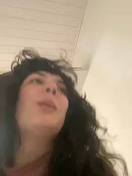 Snapshot of magalunabb chatting on October 22, 2025, 4:28 pm magalunabb online show from October 22, 2025, 4:28 pm