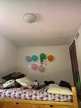 Miss oliviaa online show from April 18, 2026, 7:51 pm