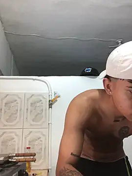 Snapshot of logannth chatting on November 5, 2025, 11:13 am logannth online show from November 5, 2025, 11:13 am