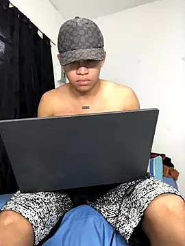 Snapshot of logannth chatting on November 23, 2025, 9:36 pm logannth online show from November 23, 2025, 9:36 pm