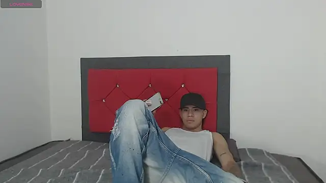 Snapshot of logannth chatting on January 12, 2026, 4:03 pm logannth online show from January 12, 2026, 4:03 pm