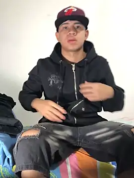 Snapshot of logannth chatting on December 2, 2025, 11:17 pm logannth online show from December 2, 2025, 11:17 pm