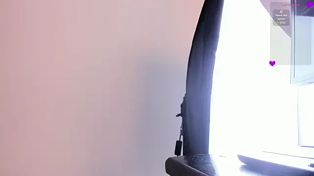 Snapshot of Brittany_cute18 chatting on November 24, 2025, 11:21 am Brittany cute18 online show from November 24, 2025, 11:21 am