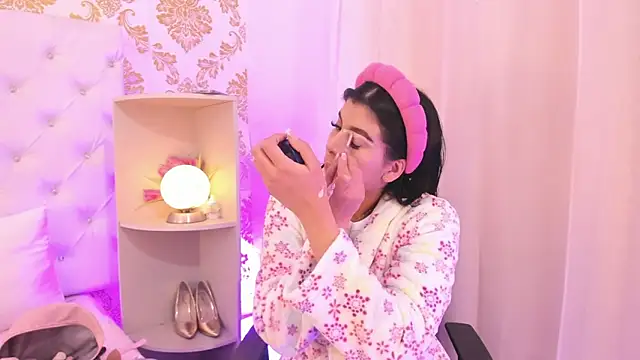 emaa lambert online show from February 18, 2026, 11:50 am