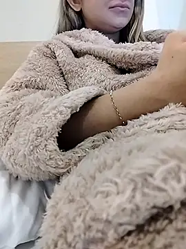 fofinhaa12 online show from February 10, 2026, 4:06 pm