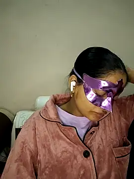 bigtitsqueen online show from November 12, 2025, 5:00 am