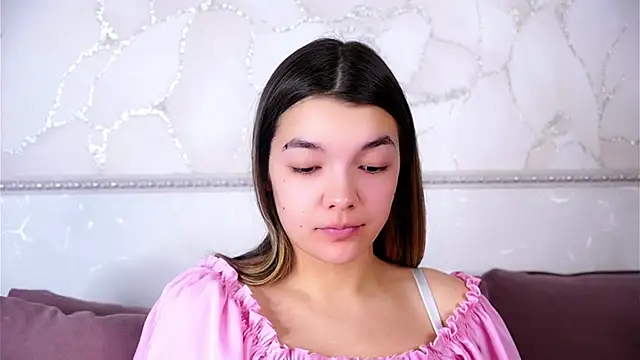 VeronaAppleberry online show from December 15, 2025, 1:55 am