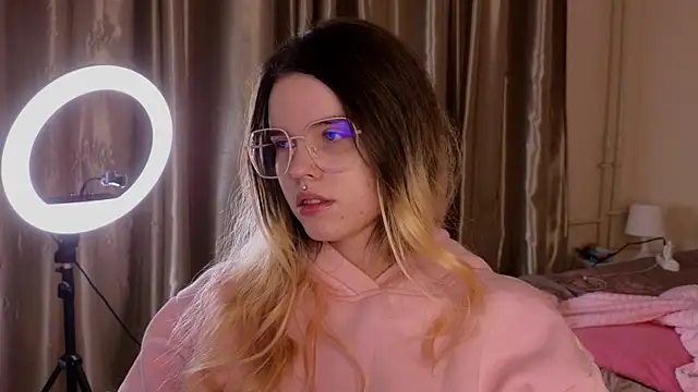 HanaMitsuri online show from November 6, 2025, 7:51 pm