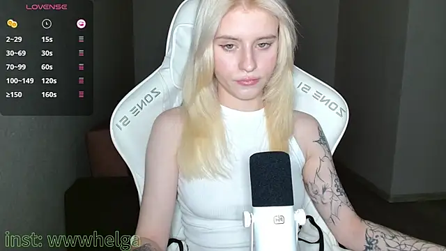 Snapshot of LizaKisses chatting on October 18, 2025, 12:07 pm LizaKisses online show from October 18, 2025, 12:07 pm