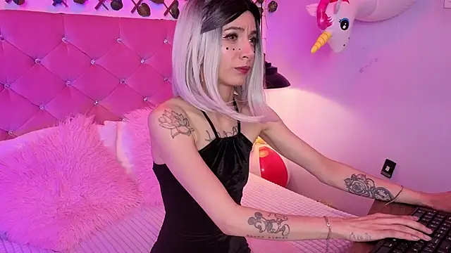 lauren evans96 online show from March 17, 2026, 4:26 am