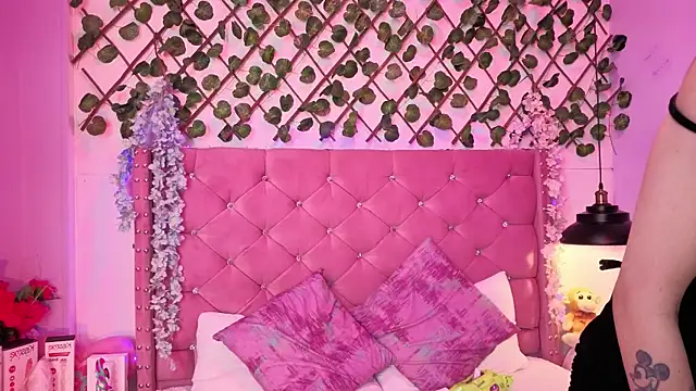 lauren evans96 online show from March 21, 2026, 8:19 am