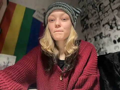 Snapshot of Midnight_Mystery chatting on December 25, 2024, 8:29 am Midnight Mystery online show from December 25, 2024, 8:29 am