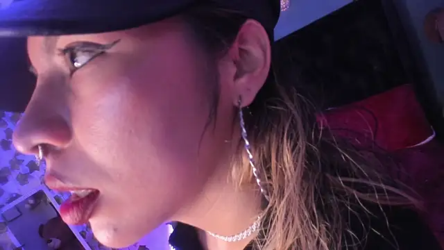 delilah fix online show from October 28, 2025, 8:41 pm