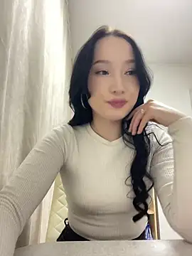 LeilaLow online show from February 23, 2025, 2:25 pm