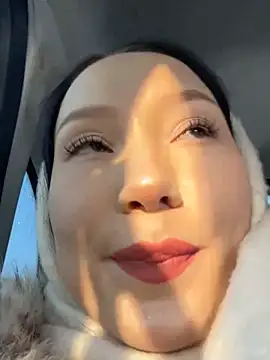 LeilaLow online show from February 16, 2025, 11:59 am