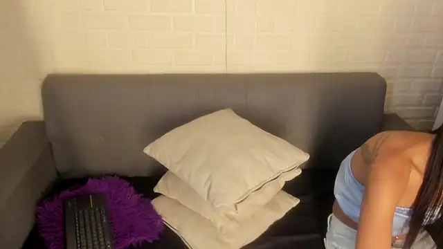 Snapshot of karina_gomez_18 chatting on December 14, 2025, 12:33 pm karina gomez 18 online show from December 14, 2025, 12:33 pm