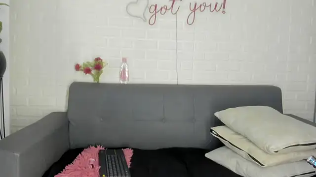 Snapshot of karina_gomez_18 chatting on December 1, 2025, 11:55 am karina gomez 18 online show from December 1, 2025, 11:55 am