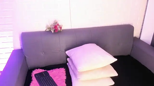 Snapshot of karina_gomez_18 chatting on November 13, 2025, 11:47 am karina gomez 18 online show from November 13, 2025, 11:47 am